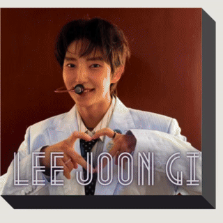 Foto populer Lee Joongi yang penuh cinta dari penggemar