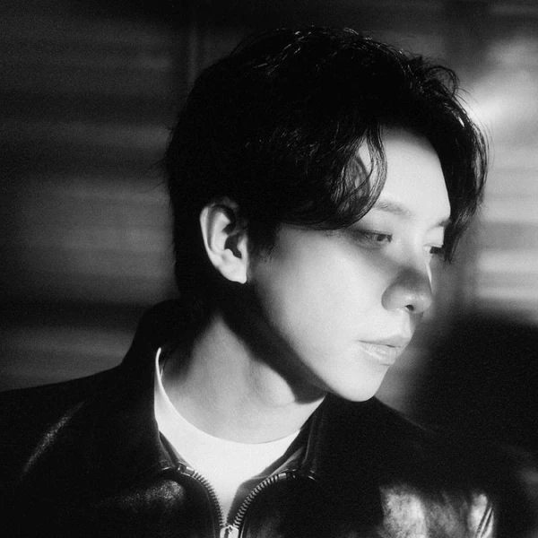 Foto populer Lee Seunggi yang penuh cinta dari penggemar