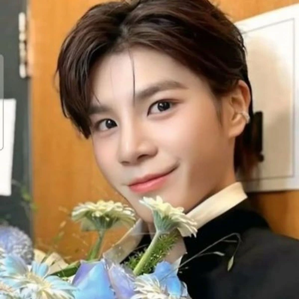 今天最受喜爱的郑东元模样