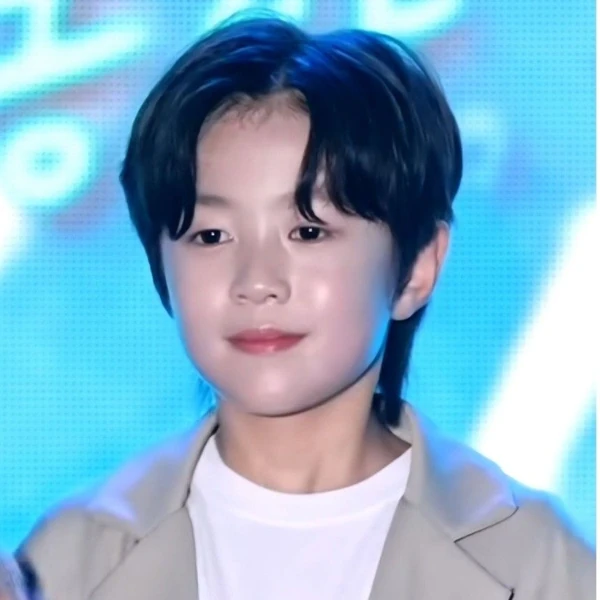 Popular photo full of fans’ love for You Jiwoo