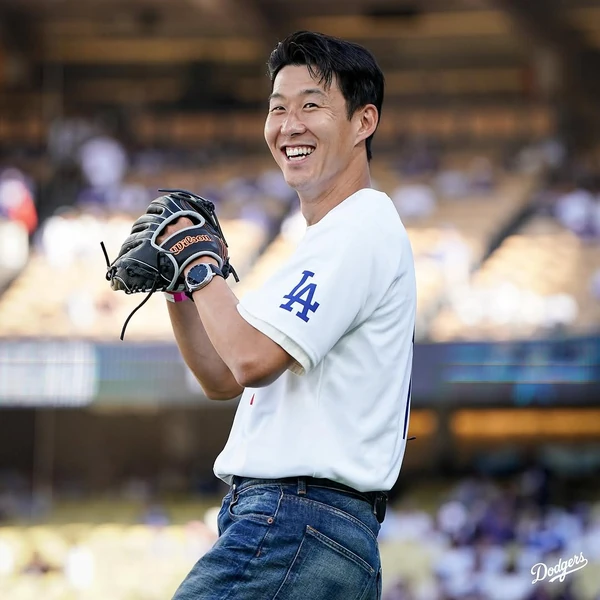 오늘 최애돌셀럽에서 빛나는 손흥민의 대표 사진