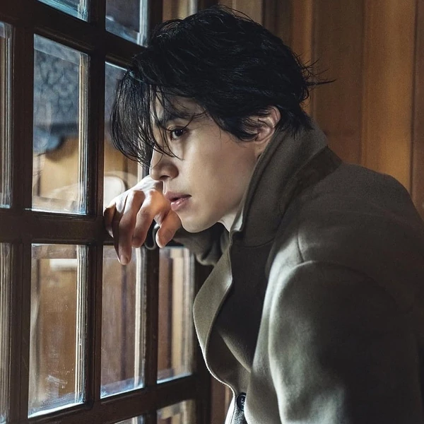 Popular photo full of fans’ love for Lee Dongwook
