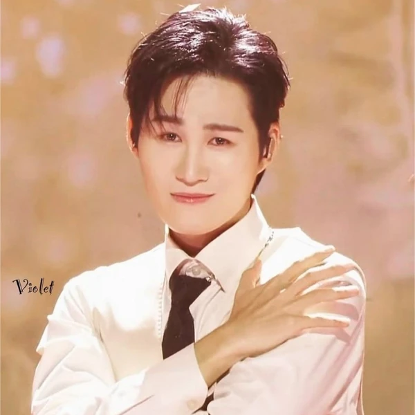 Foto populer Kim Heejae yang penuh cinta dari penggemar