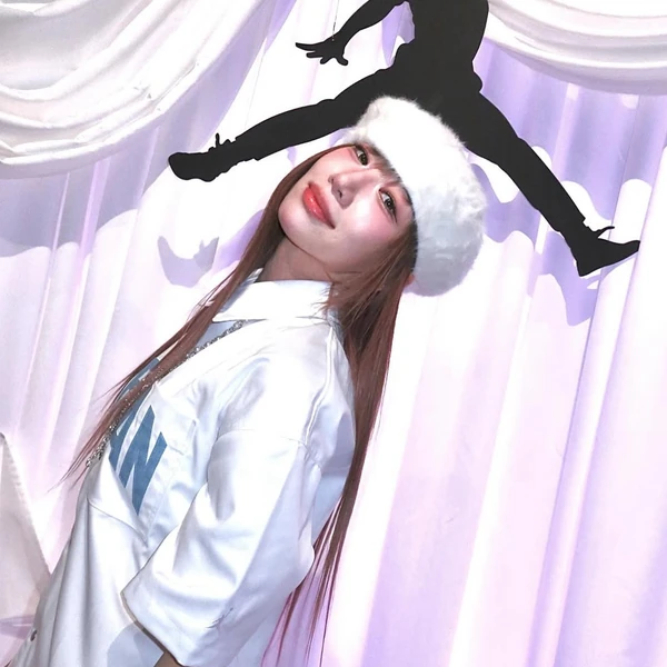 Popular photo full of fans’ love for BADA