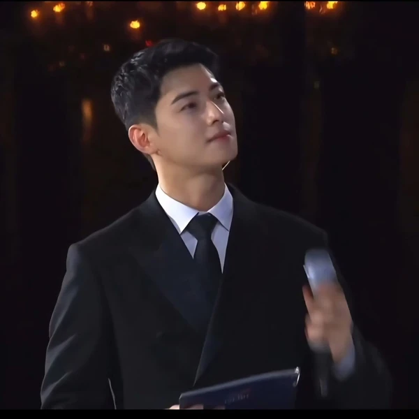 Penampilan Cha Eunwoo yang paling disukai hari ini