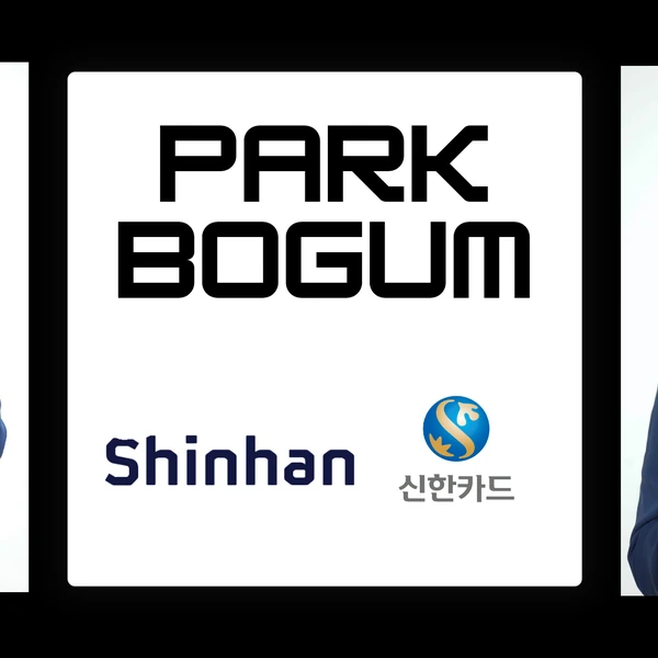 Popular photo full of fans’ love for Park Bogum