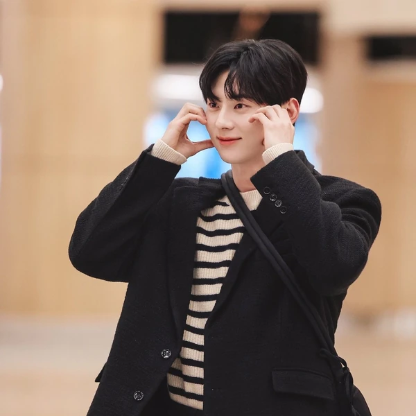 The most loved look of Hwang Minhyun today