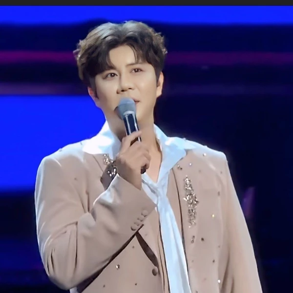 The most loved look of Jin Haesung today