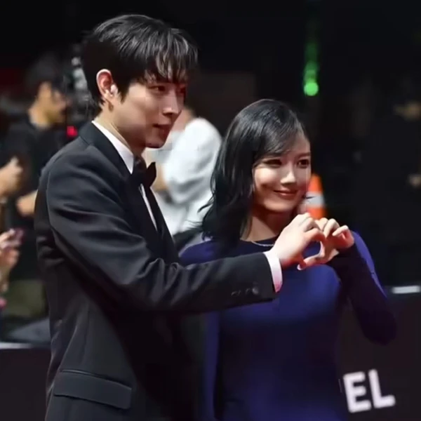 Popular photo full of fans’ love for Kim Youjung