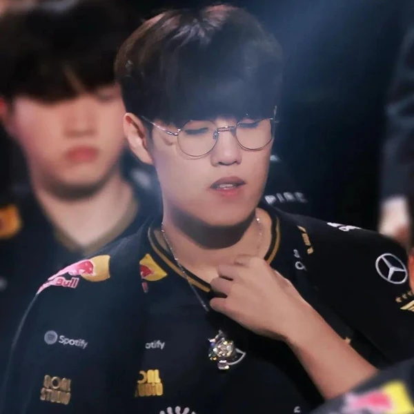 Today’s standout profile photo of Oner on Choeaedol Celeb