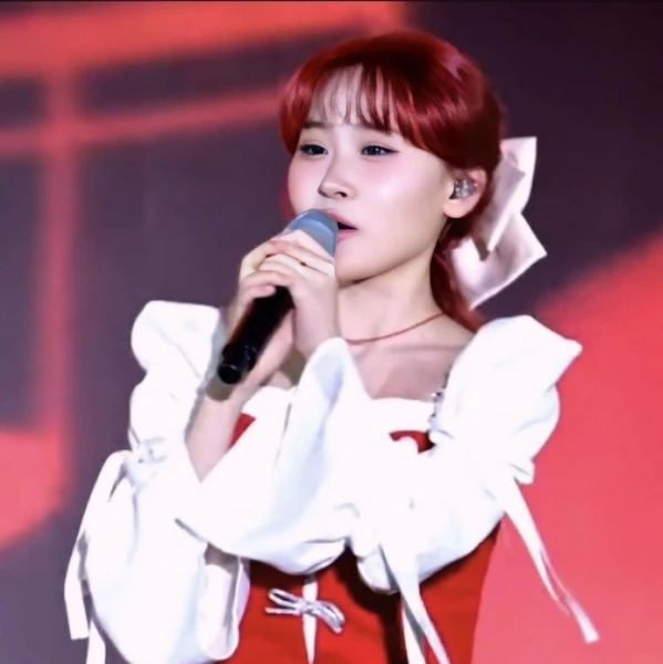 The most loved look of Kim Dahyun today