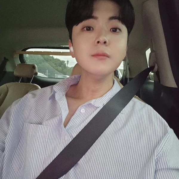 Popular photo full of fans’ love for Park Minsu