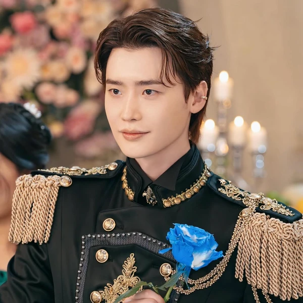 Popular photo full of fans’ love for Lee Jongsuk