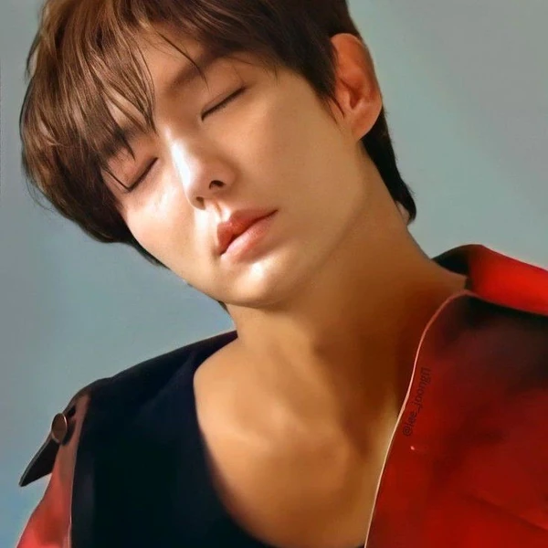 Foto populer Lee Joongi yang penuh cinta dari penggemar