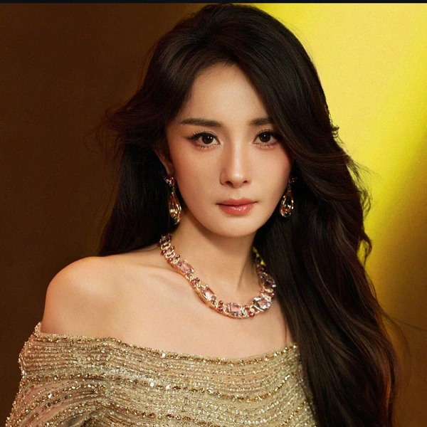 Popular photo full of fans’ love for Yang Mi