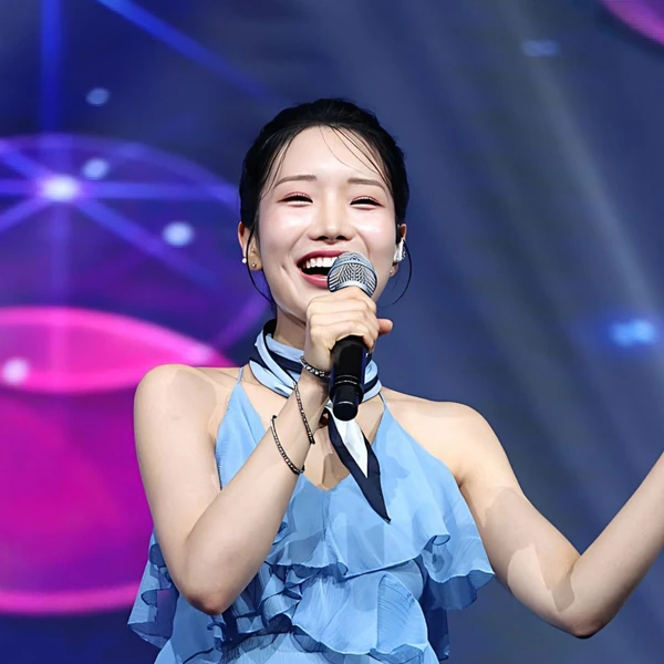 Popular photo full of fans’ love for Kim Soyeon (2004)