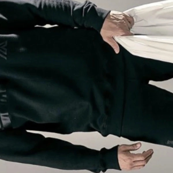 Foto populer Kim Jongkook yang penuh cinta dari penggemar