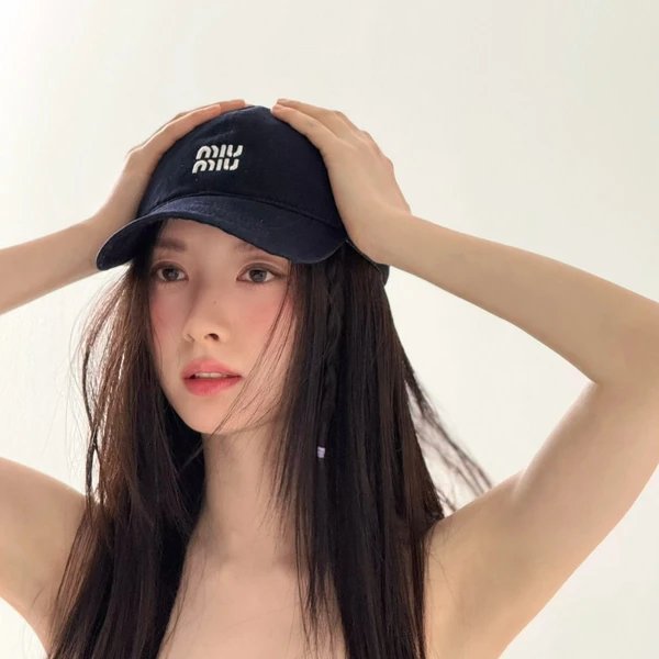 Popular photo full of fans’ love for Bona