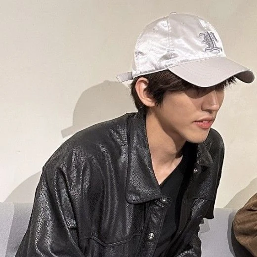 充滿粉絲愛的李承允人氣照片