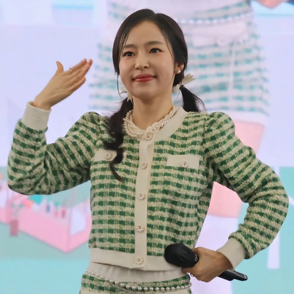 Foto populer Hong Ja yang penuh cinta dari penggemar