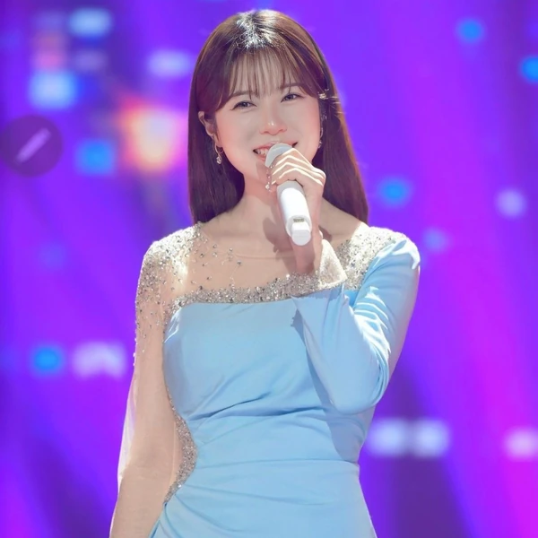 The most loved look of Yang Jieun today