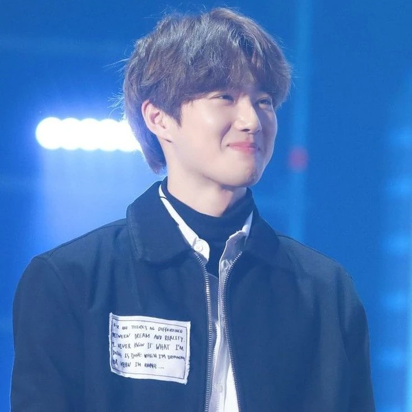 Popular photo full of fans’ love for Suho