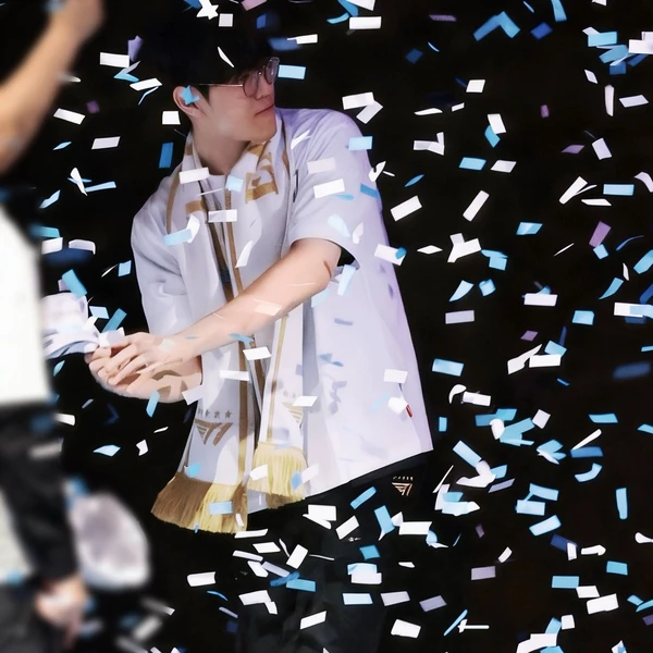 Popular photo full of fans’ love for Oner