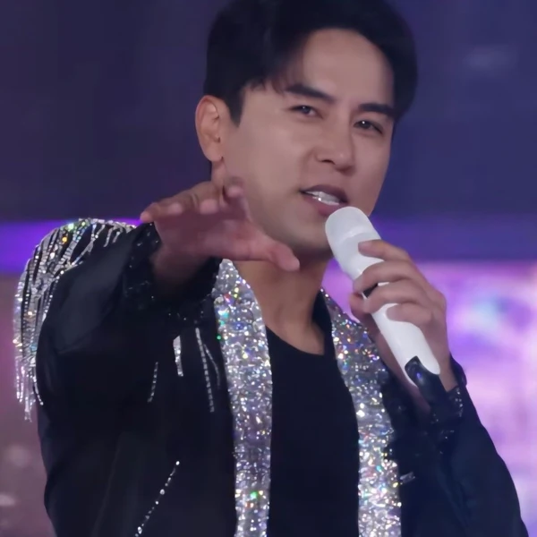 Foto populer Jang Minho yang penuh cinta dari penggemar