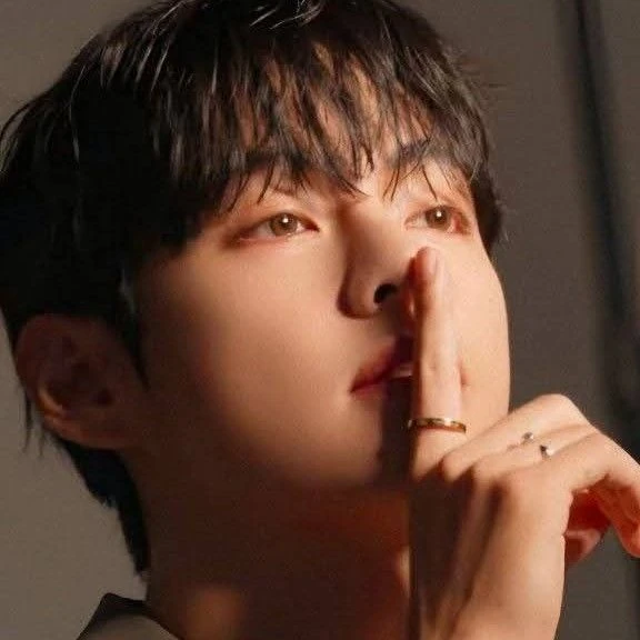 Top moment of Kim Taehyung (V) chosen by fans