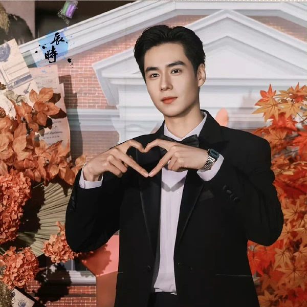 The most loved look of Hu Yitian today