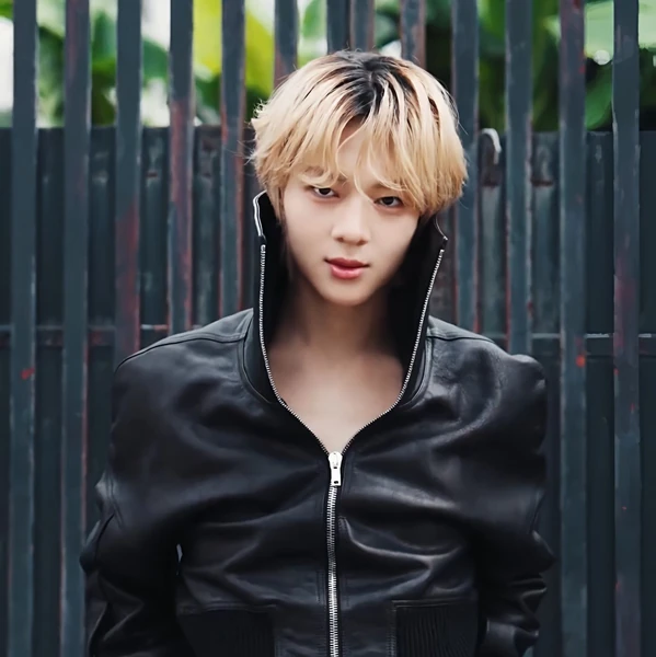 Popular photo full of fans’ love for NuNew