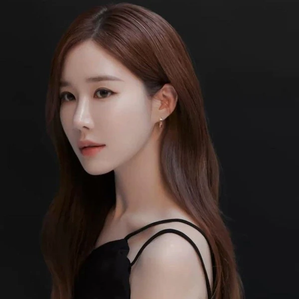 Popular photo full of fans’ love for Yoo Inna