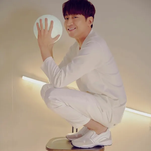 Popular photo full of fans’ love for Mun Junghyuk (Eric)