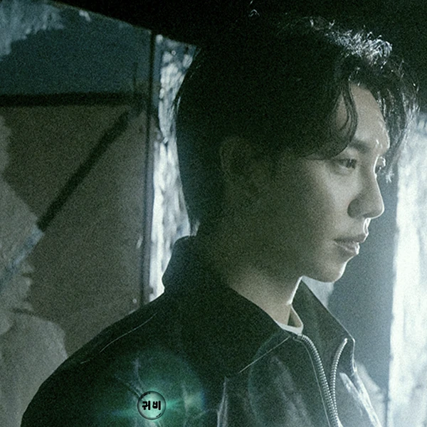 Foto populer Lee Seunggi yang penuh cinta dari penggemar