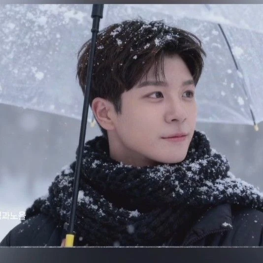 Popular photo full of fans’ love for Jeong Dongwon