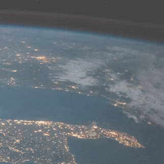 Popular photo full of fans’ love for Hyun Bin