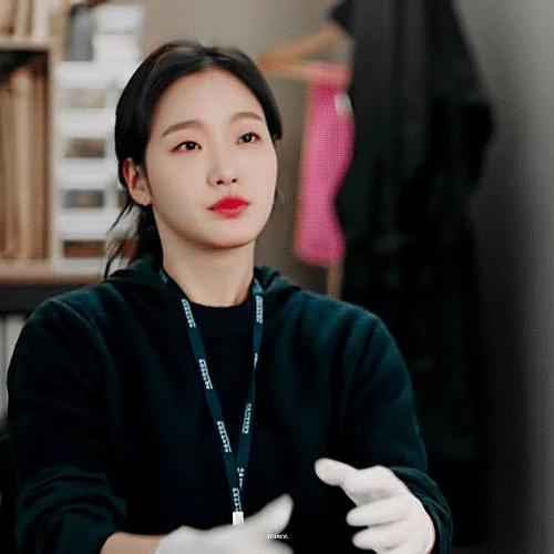 Foto populer Kim Goeun yang penuh cinta dari penggemar