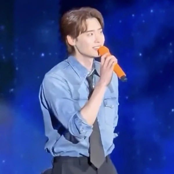 今天最受喜愛的李鍾碩模樣