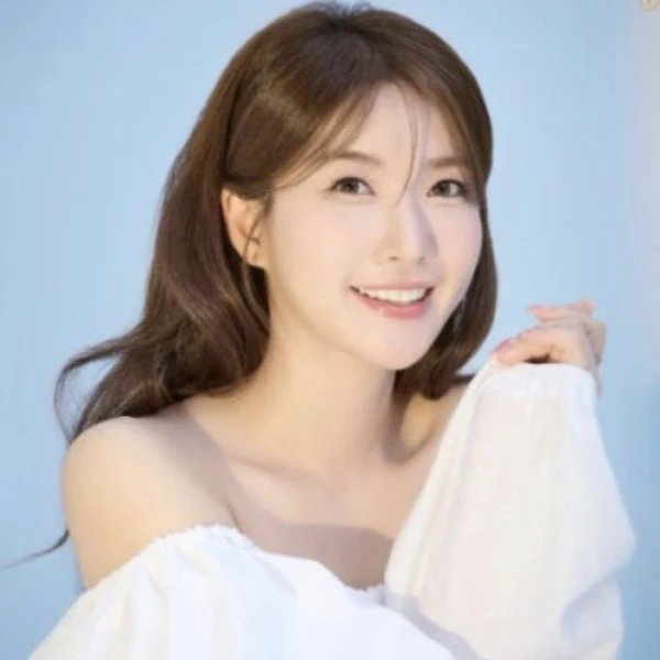 The most loved look of Ryu Wonjung today