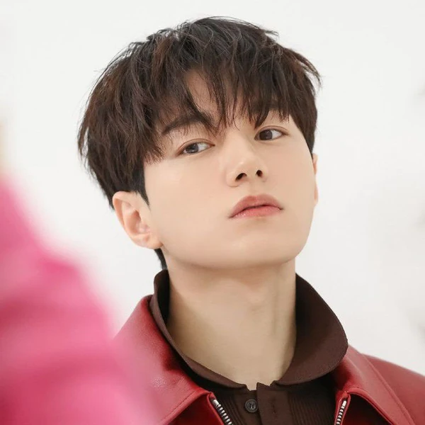 The most loved look of Kim Myungsoo (L) today