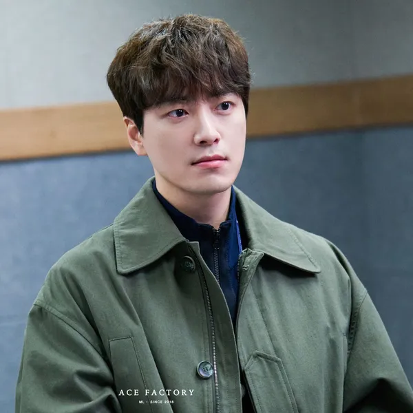 今天最受喜愛的李浚赫模樣