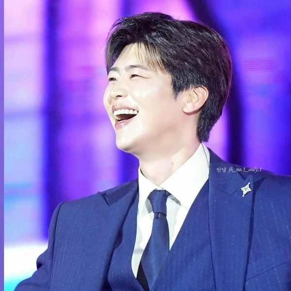 The most loved look of Park Jihyeon today