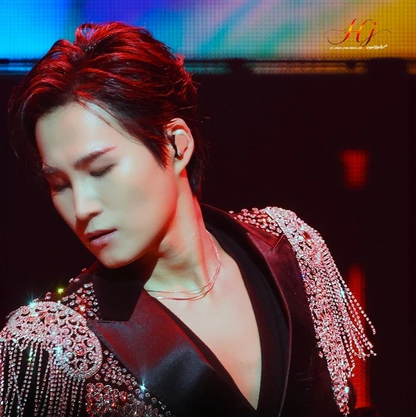 充满粉丝爱意的金熙栽人气照片