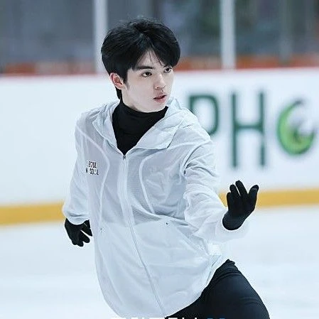 Cha Junhwan社区中最受欢迎的横幅帖子