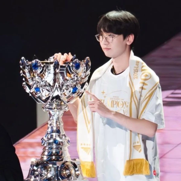 Today’s standout profile photo of Doran on Choeaedol Celeb