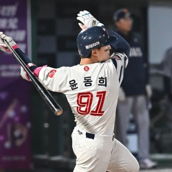 Popular profile image of Yoon Donghee selected by vote