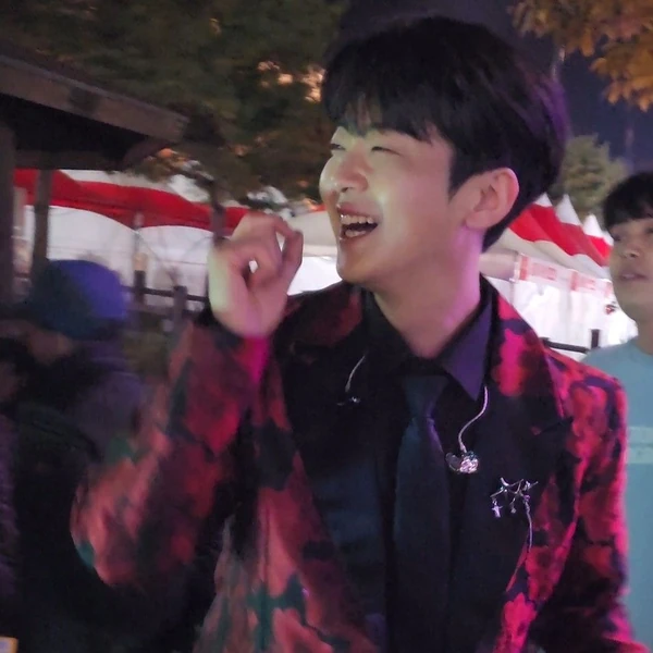 Popular photo full of fans’ love for Park Minsu