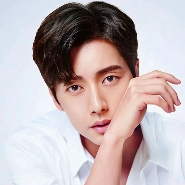 今天最受喜爱的朴海镇模样