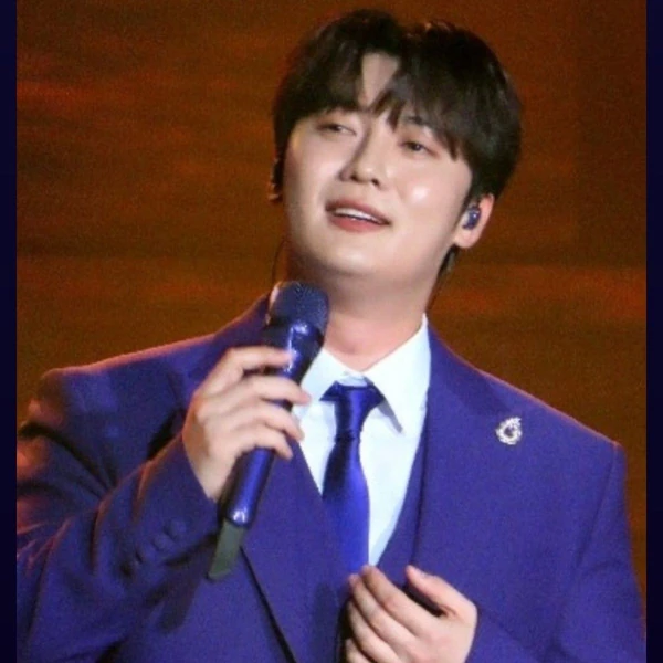 Popular photo full of fans’ love for Son Binah