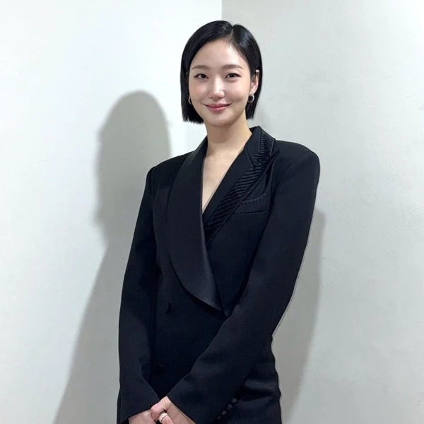 充滿粉絲愛的金高銀人氣照片